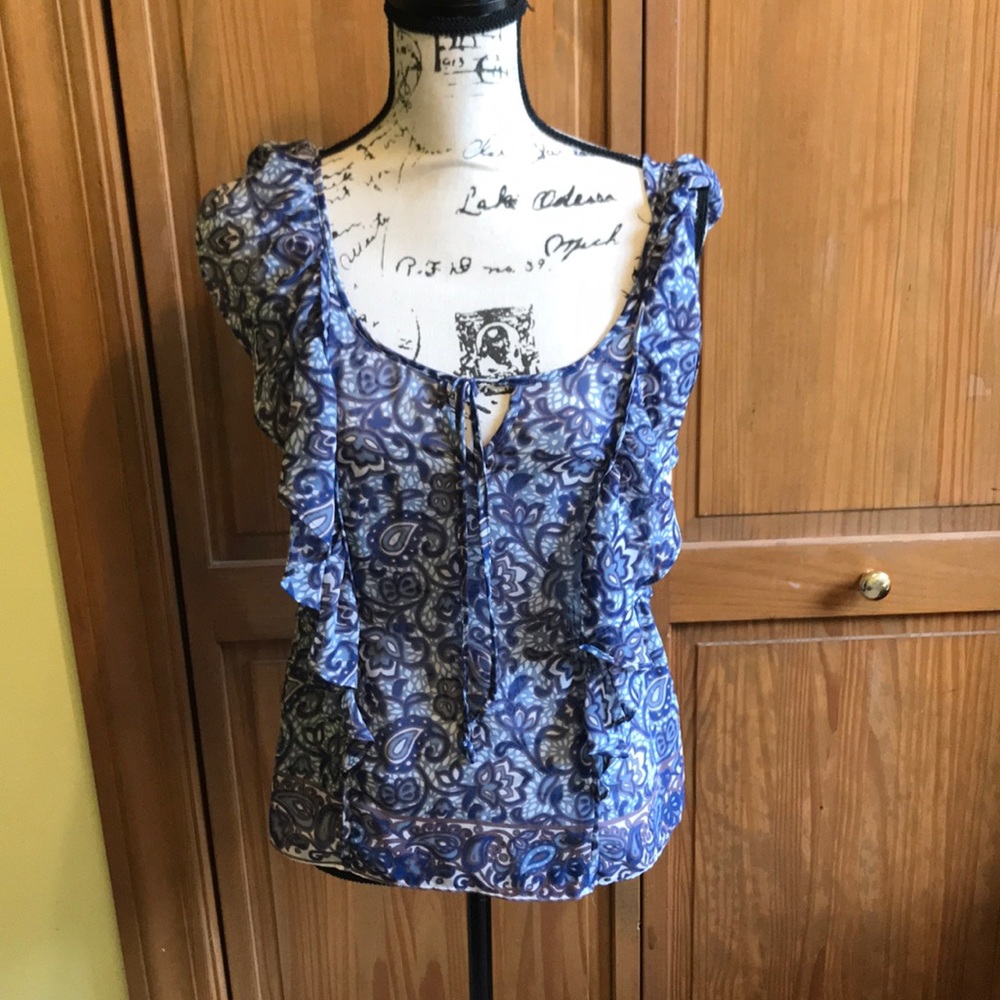 💕American Eagle blue print flutter sleeve top.